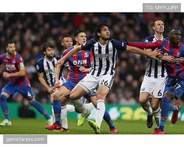 西布朗新赛季蓝白条纹球衣亮相，球迷期待球队焕然一新