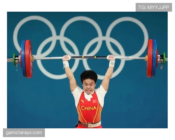 侯志慧赛前吃香蕉被拍，网友：这姐拿金牌比我们吃早餐还轻松