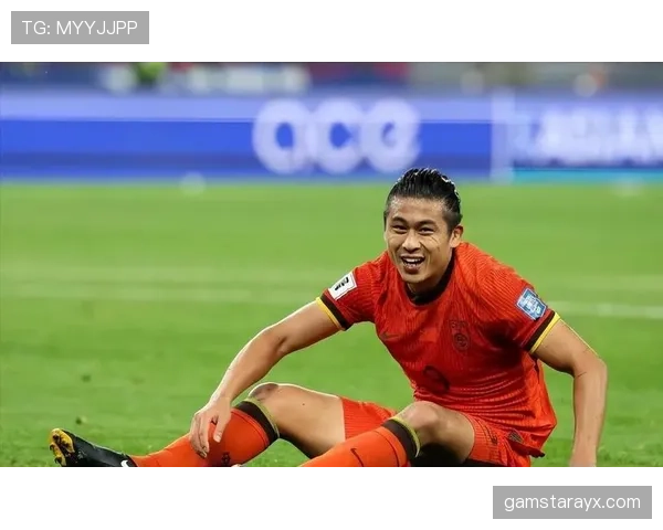 张玉宁今天穿得也太普通了，跟场上大杀器判若两人吧？